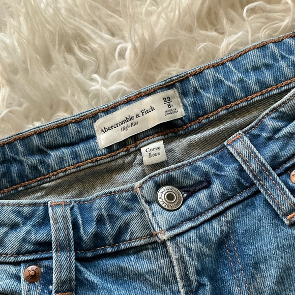 Abercrombie Curve Love High Rise Jeans - Picture 2 of 4